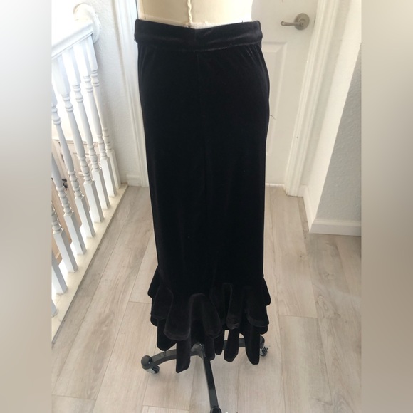 Gianni Bini midi black velvet,ruffled tiered skirt. - Picture 5 of 13